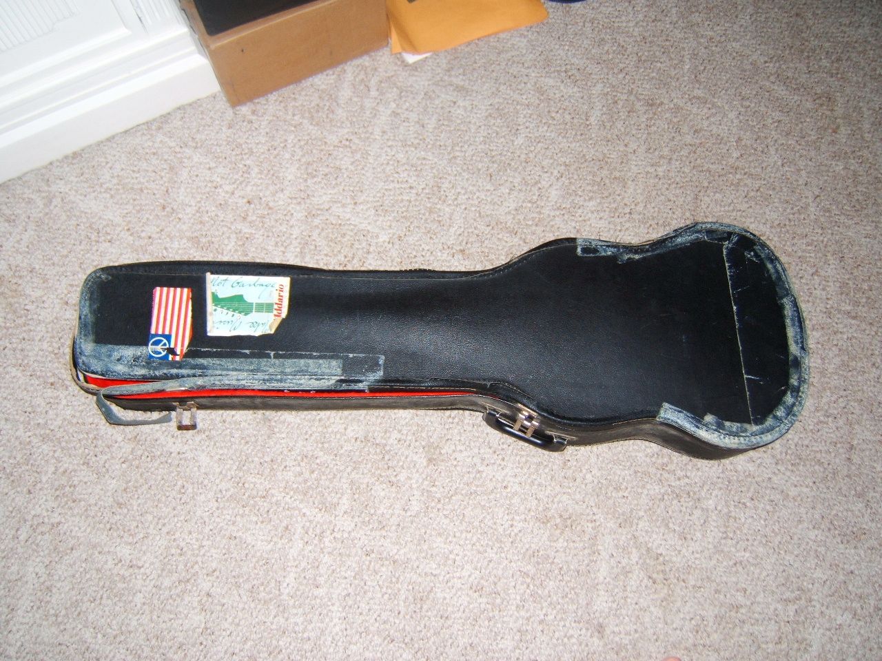 Who can repair a vintage Gibson case? Vintage Corner Gibson Brands